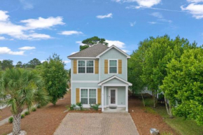 Emerald Beach Cottage, Walk to the Beach!
